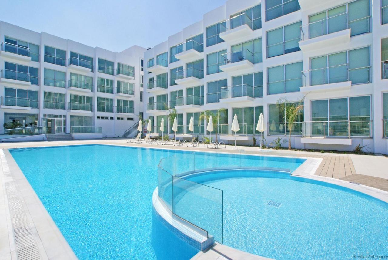 Lucile - Coralli Beachfront Apartment Паралімні Екстер'єр фото